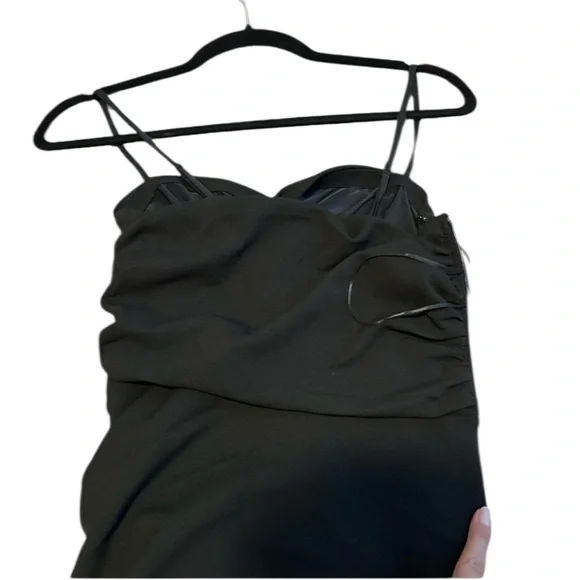 Abercrombie & Fitch Ruched Front Cutout Asymmetrical Midi
Dress Black Small - Picture 7 of 8